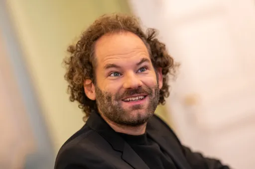 Deutscher Satiriker löst in Grönland mit US-Fahne Empörung aus