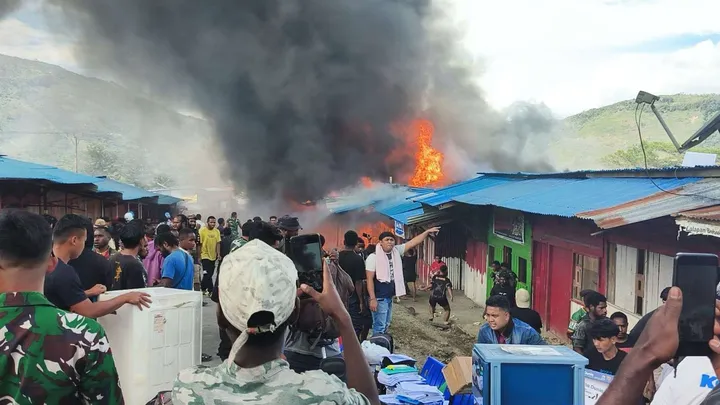 Kebakaran hanguskan 100 bangunan di Karubaga Papua, kerugian ditaksir Rp22 miliar