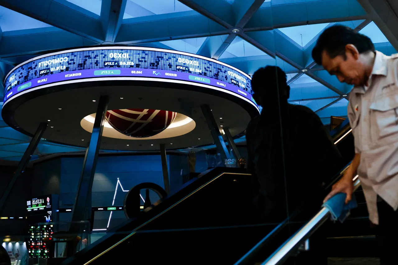 IHSG dan rupiah melemah setelah Moody’s ubah outlook kredit RI jadi negatif