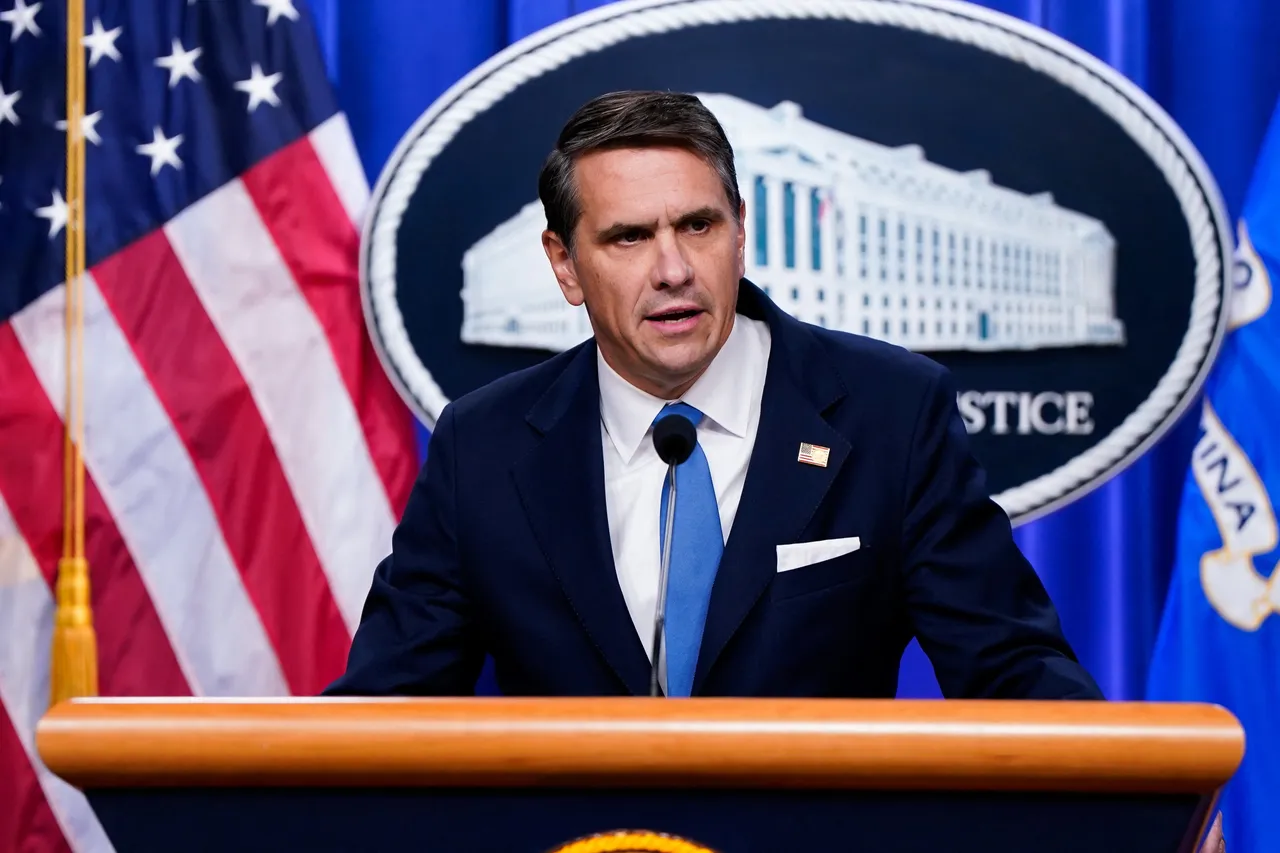 Publikohen mbi 3 milionë faqe të tjera të dosjes Epstein