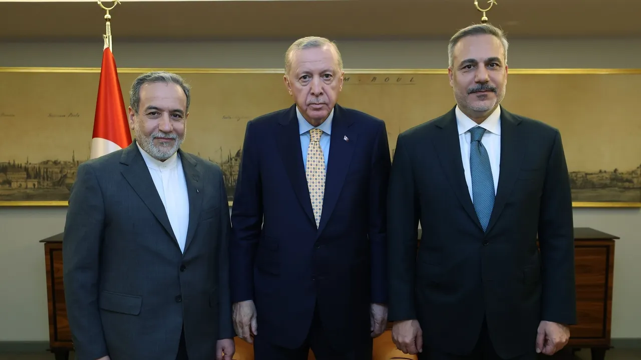 أردوغان يبحث مع بزشكيان التوتر المتصاعد بين طهران وواشنطن ويلتقي عراقجي بإسطنبول