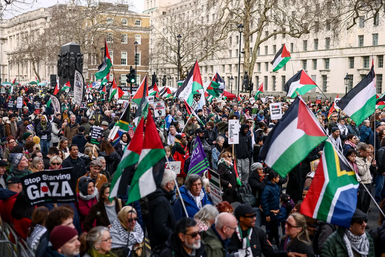 Over 1,000 British councillors pledge support for Palestine ahead of May local elections