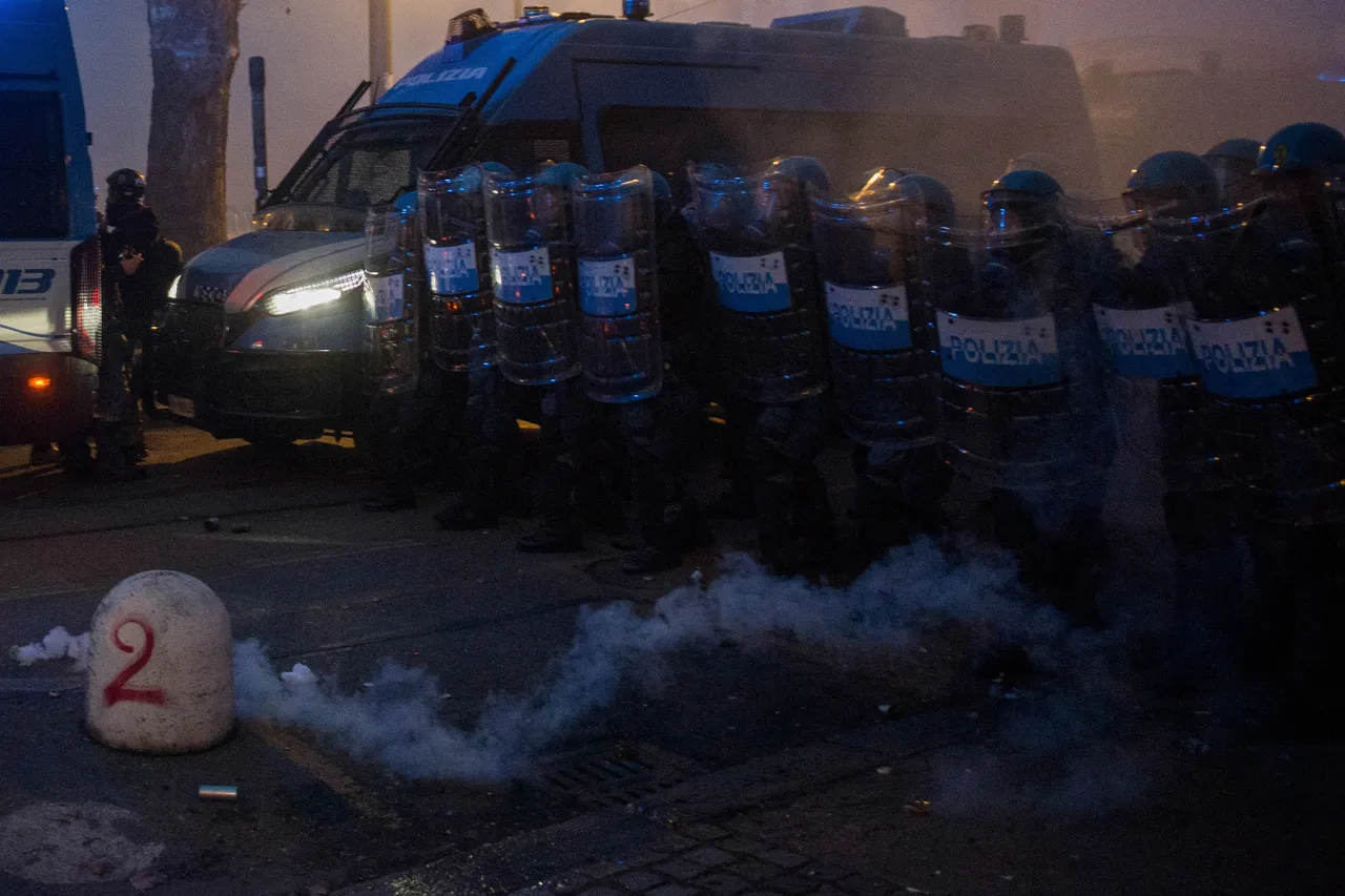 Përleshje gjatë një proteste në Torino kundër mbylljes së një qendre sociale, plagosen 29 policë
