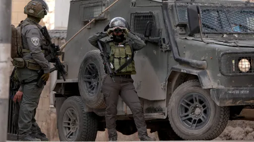 بينهم طفلان.. جيش الاحتلال يعتقل 7 فلسطينيين باقتحامات في الضفة الغربية