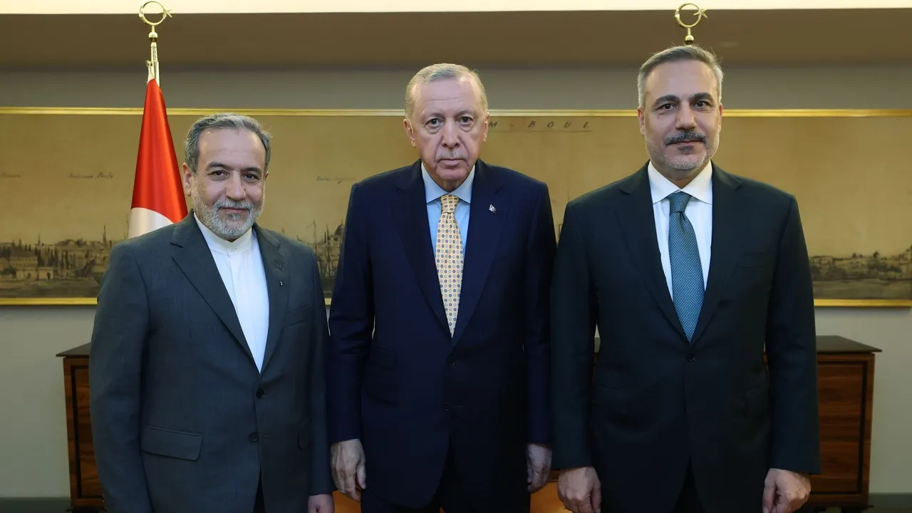 L'Iran se dit "prêt" à un "accord nucléaire juste et équitable", selon son chef de la diplomatie