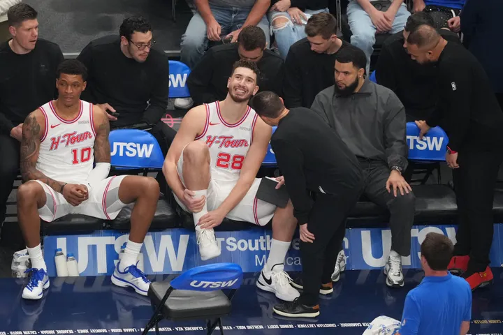 Dallas capitalises after Sengun injury to halt Houston surge