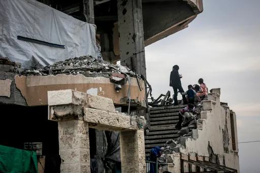 Двајца загинати, петмина повредени при уривање на зграда оштетена од израелските напади во Газа