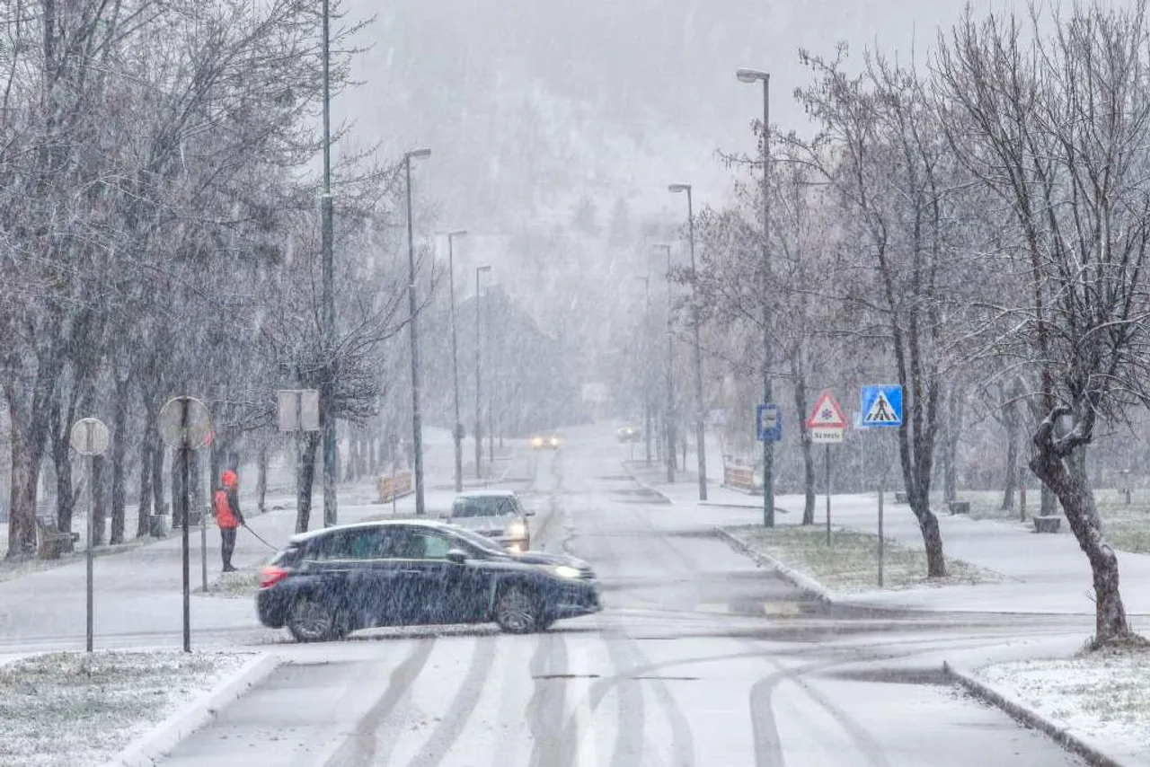 Srbija: Snijeg donio poteškoće u prometu, hijade ljudi bez struje
