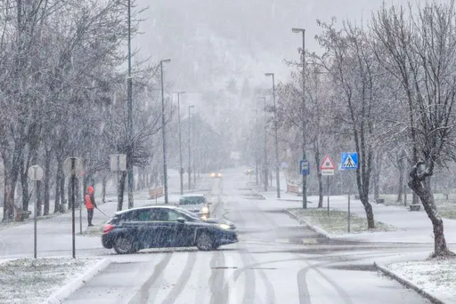 Srbija: Snijeg donio poteškoće u prometu, hijade ljudi bez struje