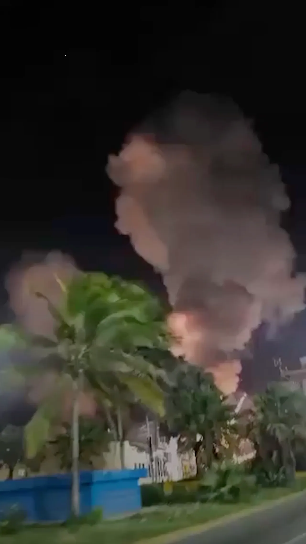 Kabut asap terekam setelah serangkaian ledakan di Venezuela