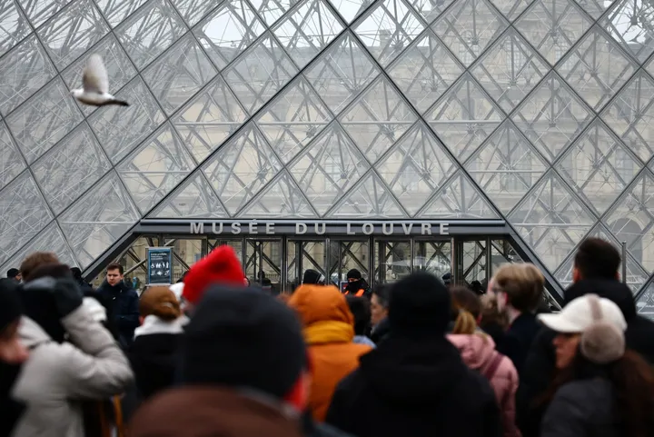 Falsche Tickets? Festnahmen nach Betrugsverdacht im Louvre