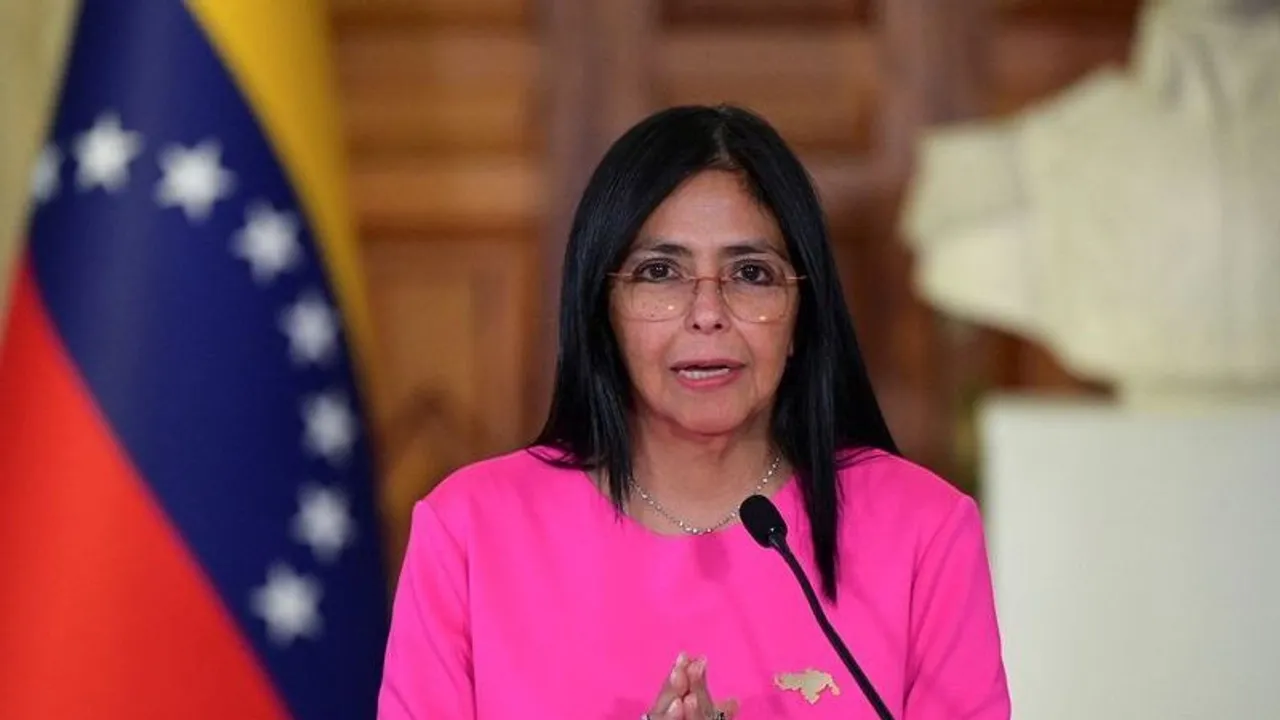 تزامناً مع محاكمته الاثنين.. نائبة مادورو تدعو واشنطن للتعاون وترمب يهدد كولومبيا والمكسيك