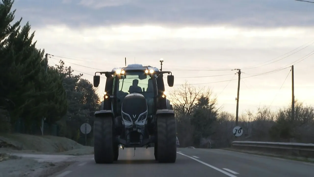 France: le gouvernement ne convainc pas, les agriculteurs continuent la mobilisation