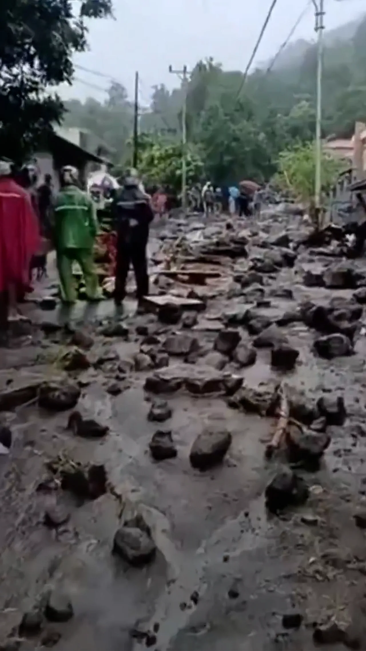 Banjir bandang di Sulawesi Utara tewaskan 14 warga, empat hilang