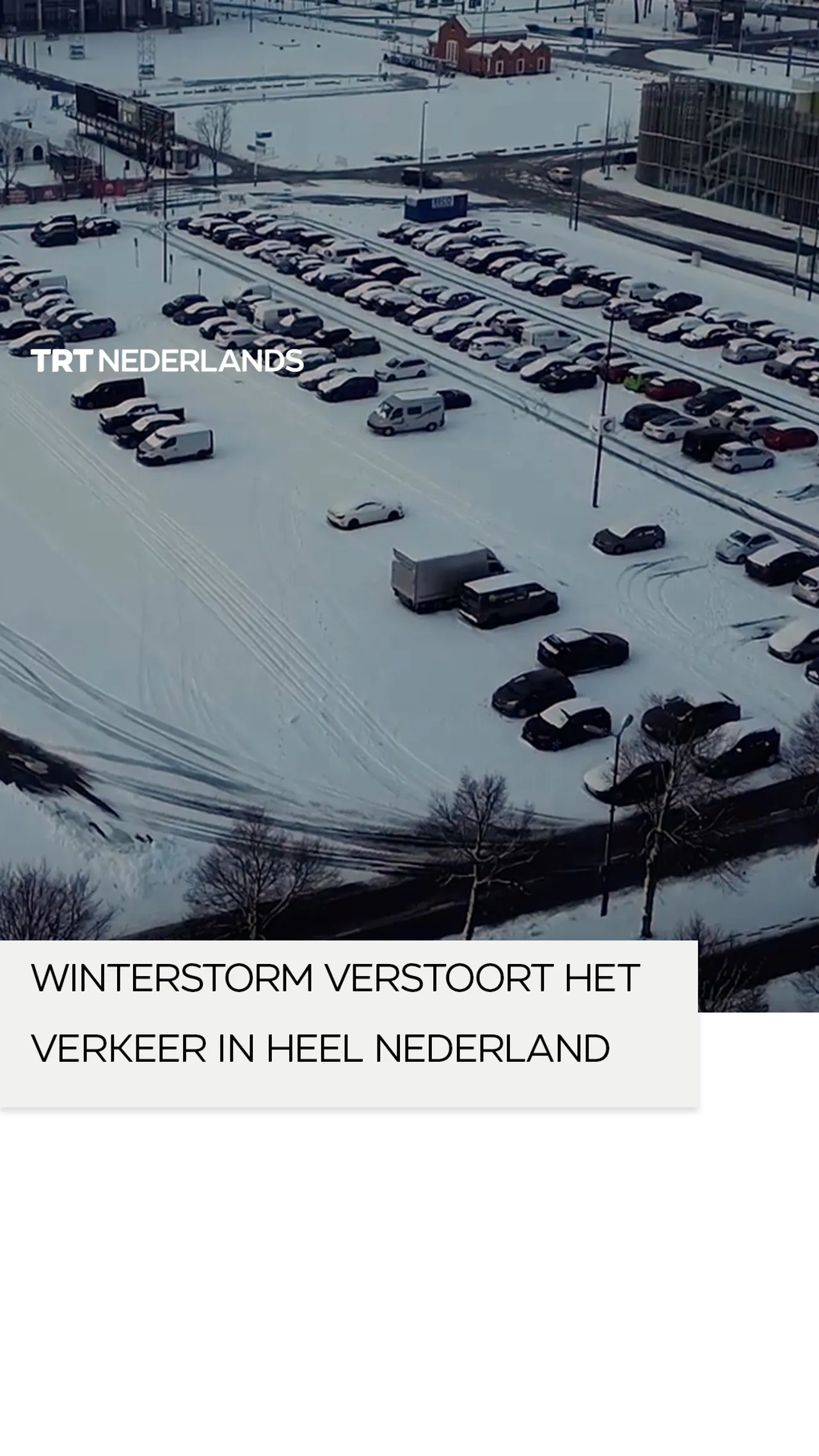 Winterstorm verstoort het verkeer in heel Nederland