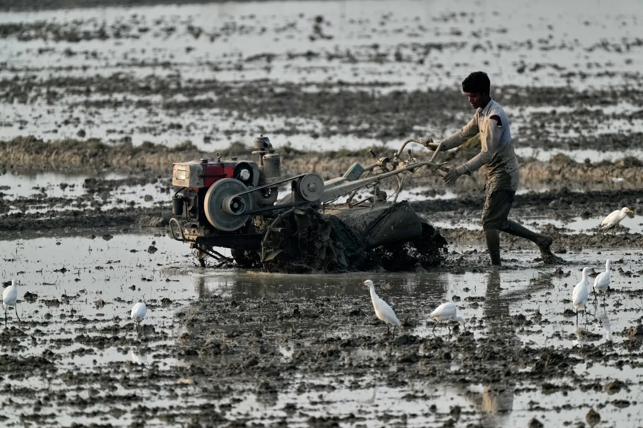 भारतीय किसान संघों ने अमेरिकी व्यापार समझौते के विरोध में देशव्यापी प्रदर्शन का आह्वान किया है।