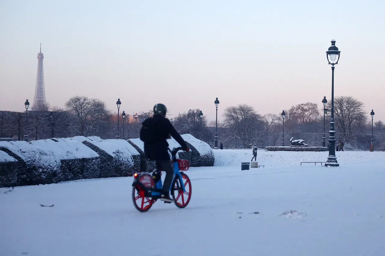 Neige et verglas: cinq morts en France, et les transports perturbés dans toute l’Europe