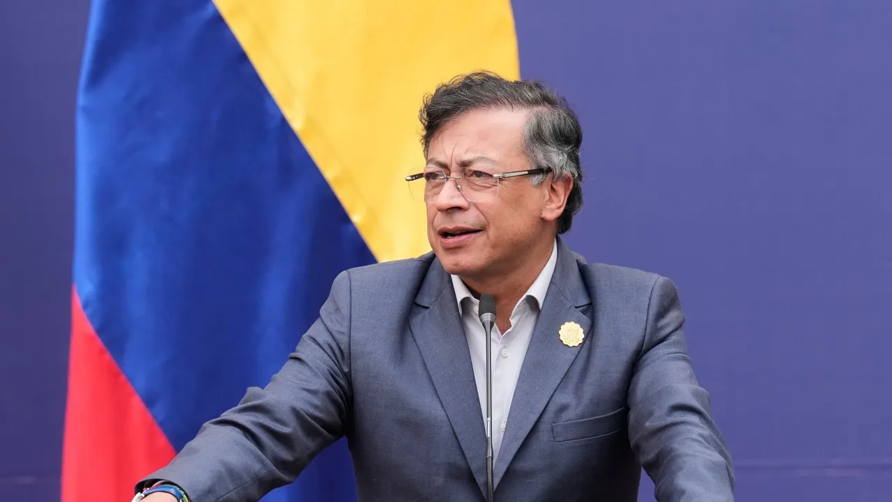 الرئيس الكولومبي يرد على اتهامات ترمب بتهريب الكوكايين ويدعو لمظاهرات حاشدة