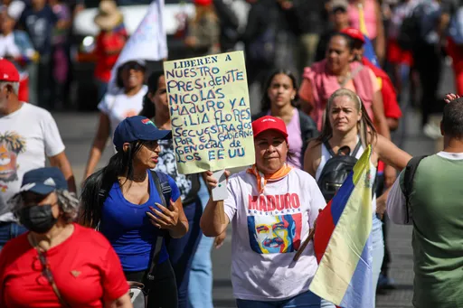 Hiljade ljudi marširalo u Caracasu u znak podrške Maduru