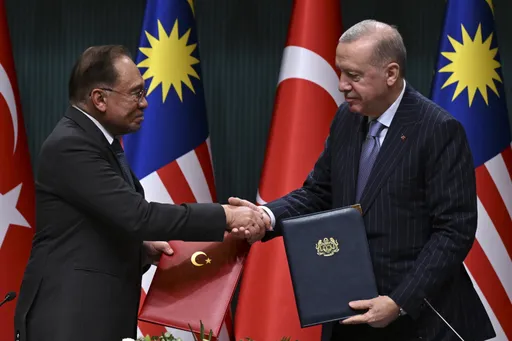 تركيا وماليزيا توقعان اتفاقيات استراتيجية في مجالات التعليم والاستثمار والدفاع