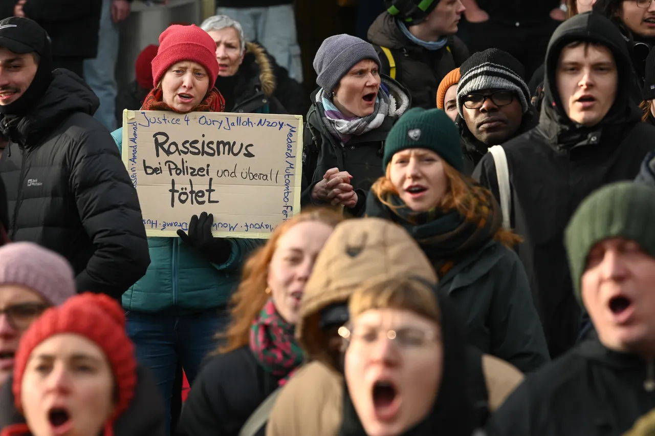 Aus Fehlern lernen: Oury Jalloh und gesellschaftlicher Zusammenhalt