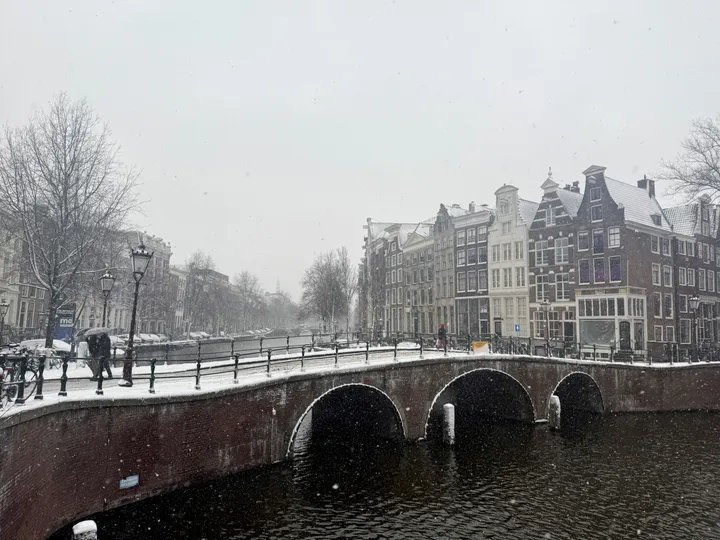 Winterweer legt treinverkeer naar Nederland plat: grens gesloten voor treinen uit België