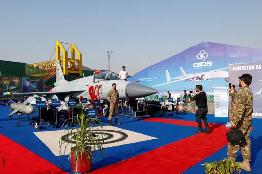 इराक की नजर पाकिस्तान के जेएफ-17 लड़ाकू विमानों पर है।