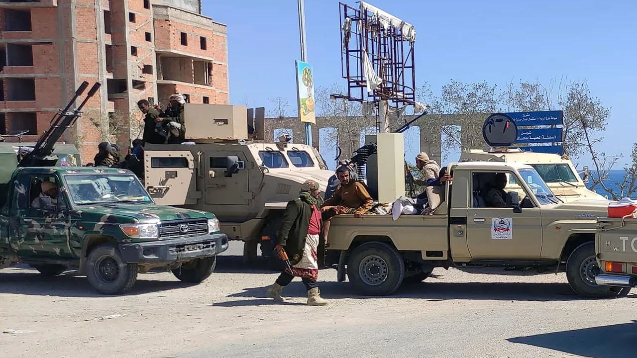 اليمن.. قوات المجلس الرئاسي تتوجه نحو عدن وتضارب أنباء حول مكان الزبيدي