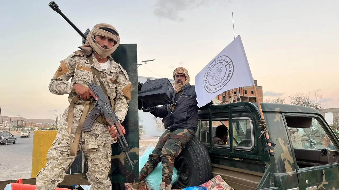 اليمن.. المجلس الانتقالي يعلن انسحاب قواته من حضرموت وتحالف الشرعية: الزبيدي هرب إلى مكان مجهول