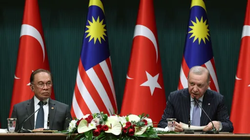 أردوغان: سنواصل تقييم الخطوات المشتركة مع ماليزيا وخاصة في مجال الصناعات الدفاعية