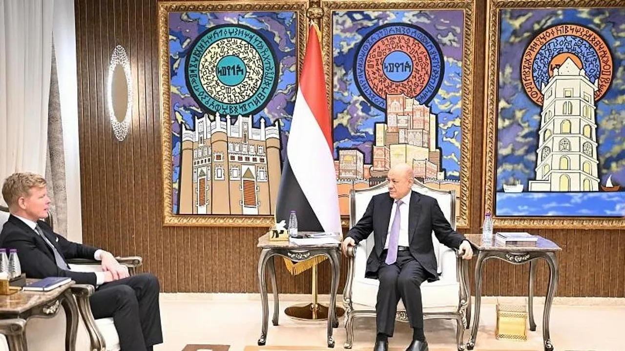 العليمي: معسكرات المجلس الانتقالي الجنوبي جرى استلامها بصورة سلمية