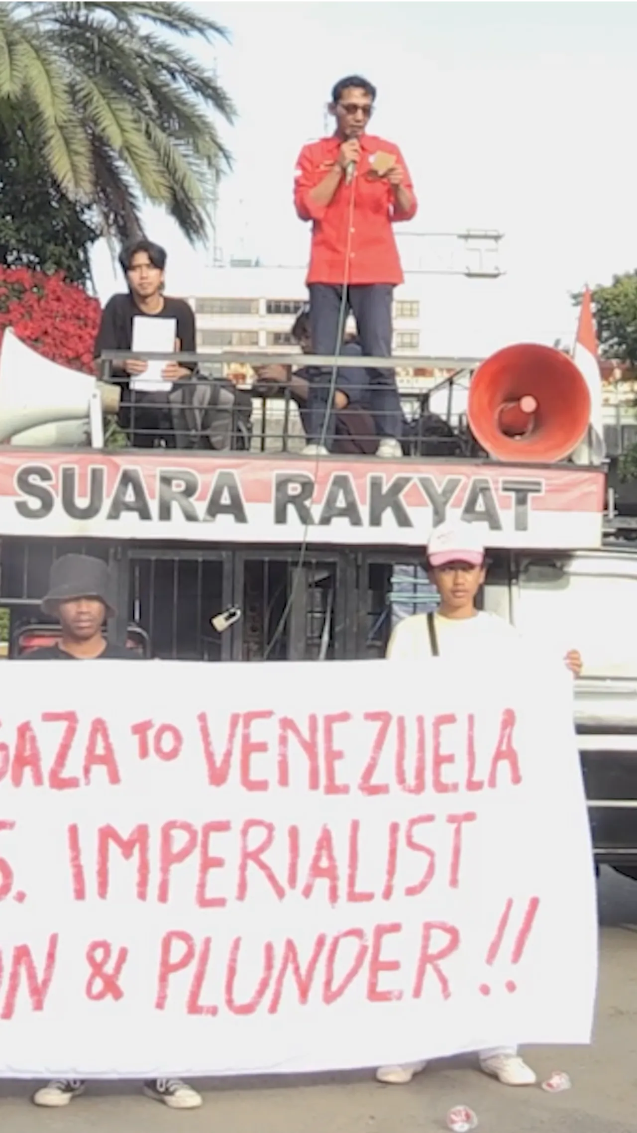 Koalisi sipil gelar aksi unjuk rasa pro-Venezuela di depan Kedubes AS di Jakarta