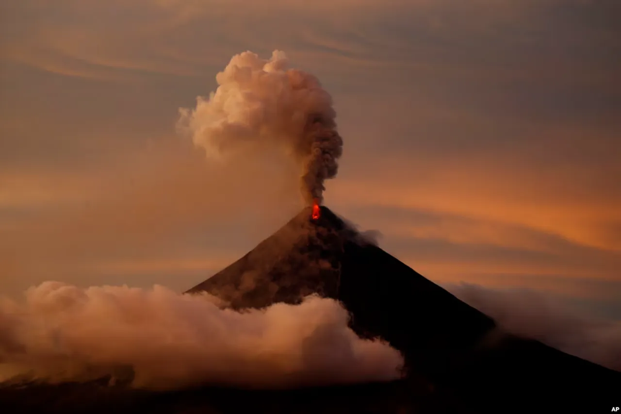 Filipina pindahkan hampir 3,000 penduduk susulan aktiviti Gunung Berapi Mayon