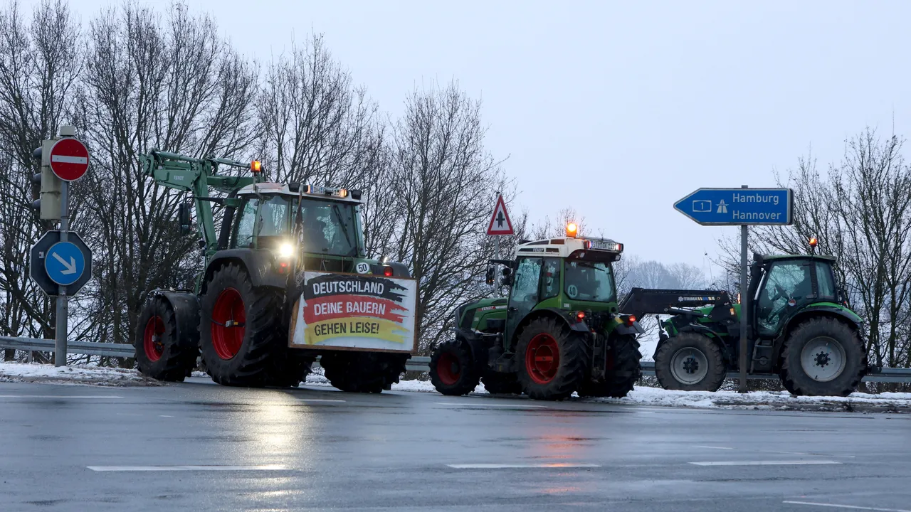 Bauernproteste an Autobahnen gegen EU-Handelsabkommen