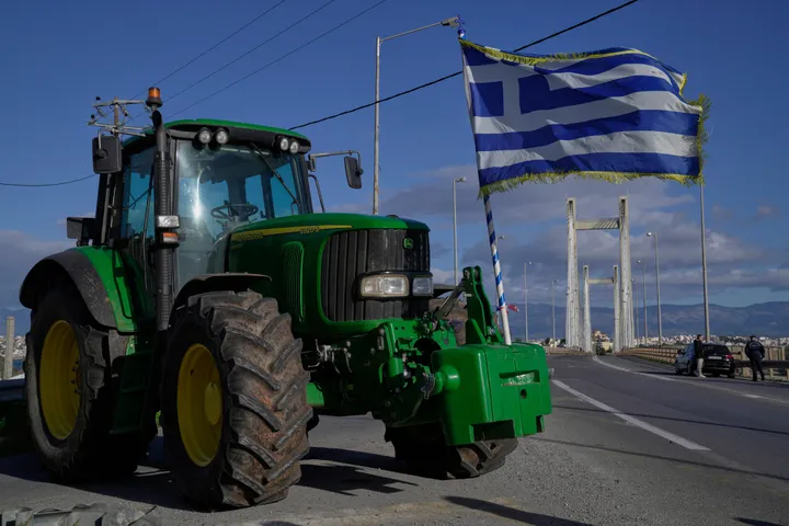 ग्रीस भारत और अन्य एशियाई देशों से प्रवासी कामगारों की भर्ती कर सकता है
