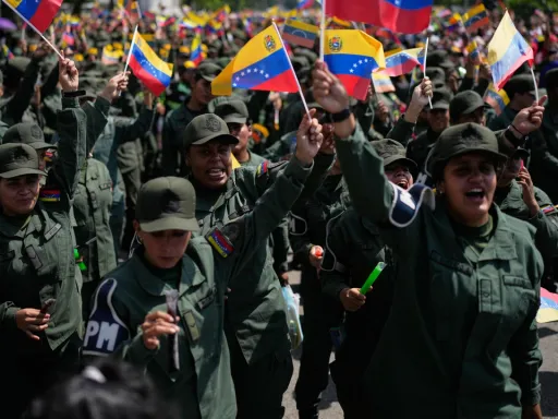 Em fotos: Milhares de venezuelanos vão para as ruas para manifestarem-se contra intervenção dos EUA
