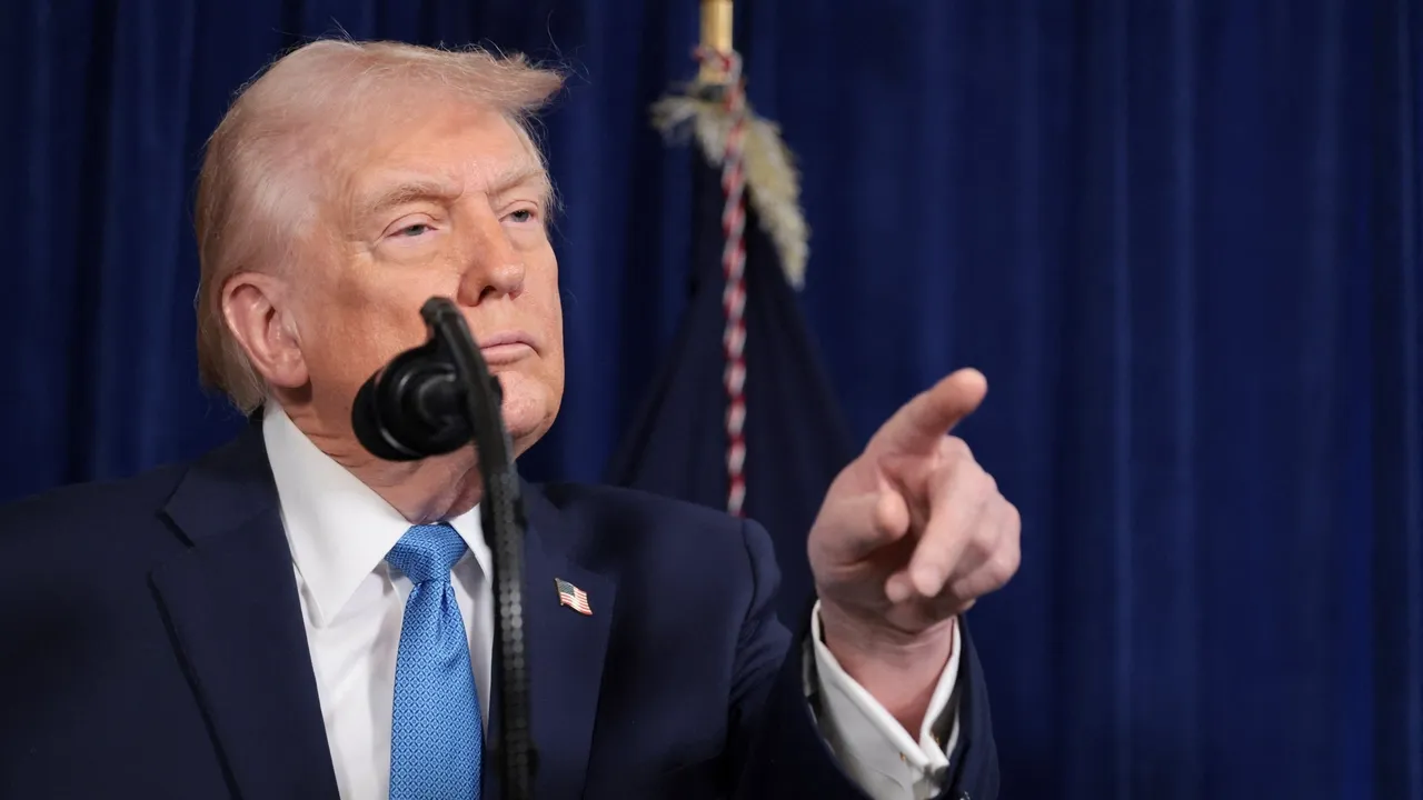 Tramp AQŞnıñ xalıqara häm BMOğa bäyle agentlıqlardan çığuın küzallawçı qararnamägä qul quydı