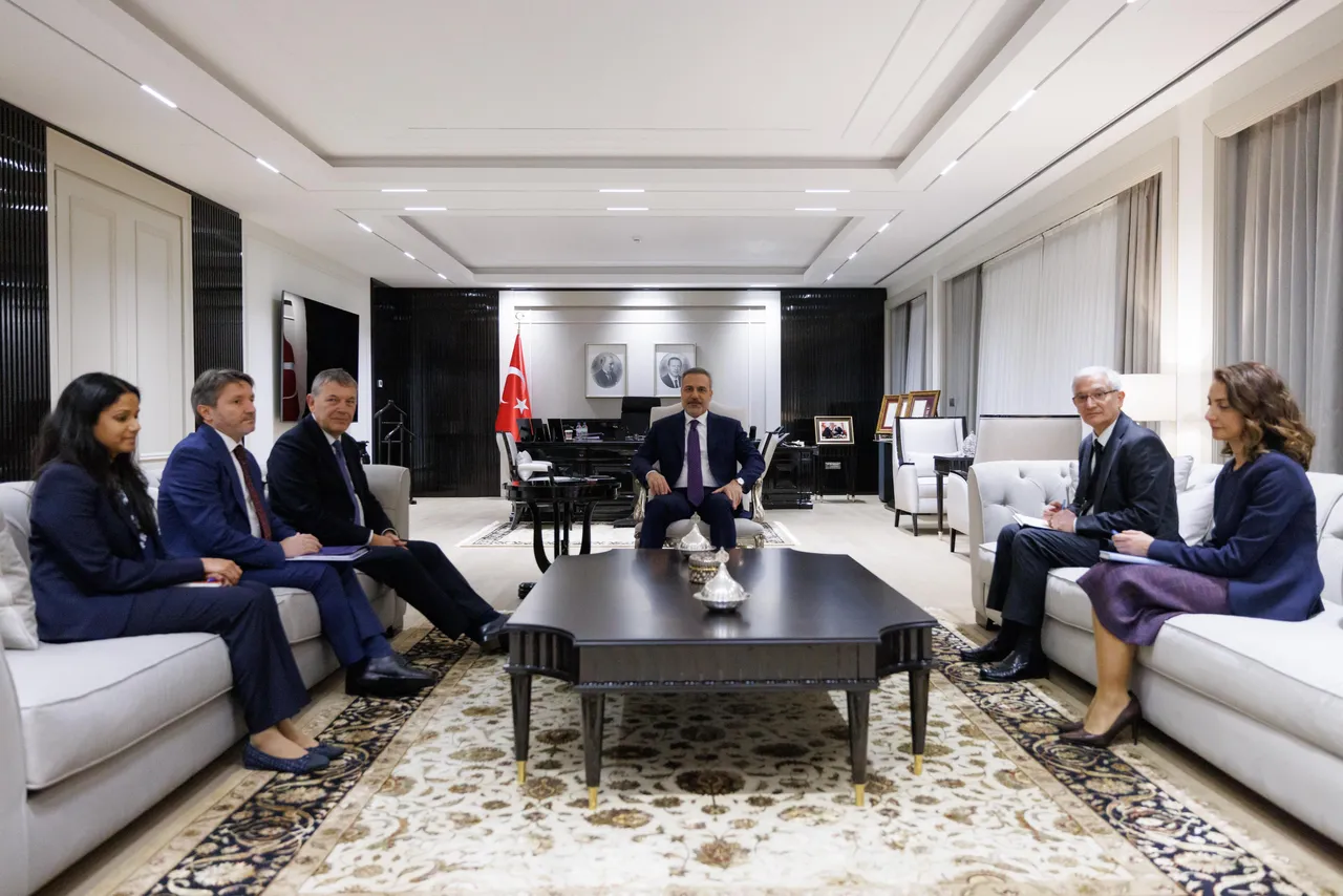 Shefi i diplomacisë turke takon kreun e agjencisë së OKB-së për refugjatët palestinezë
