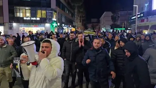 Protestë në Durrës pas përmbytjeve masive, banorët kërkojnë zgjidhje urgjente