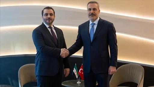 Kryediplomati i Türkiyes dhe ai i Sirisë diskutojnë për situatën në Halep