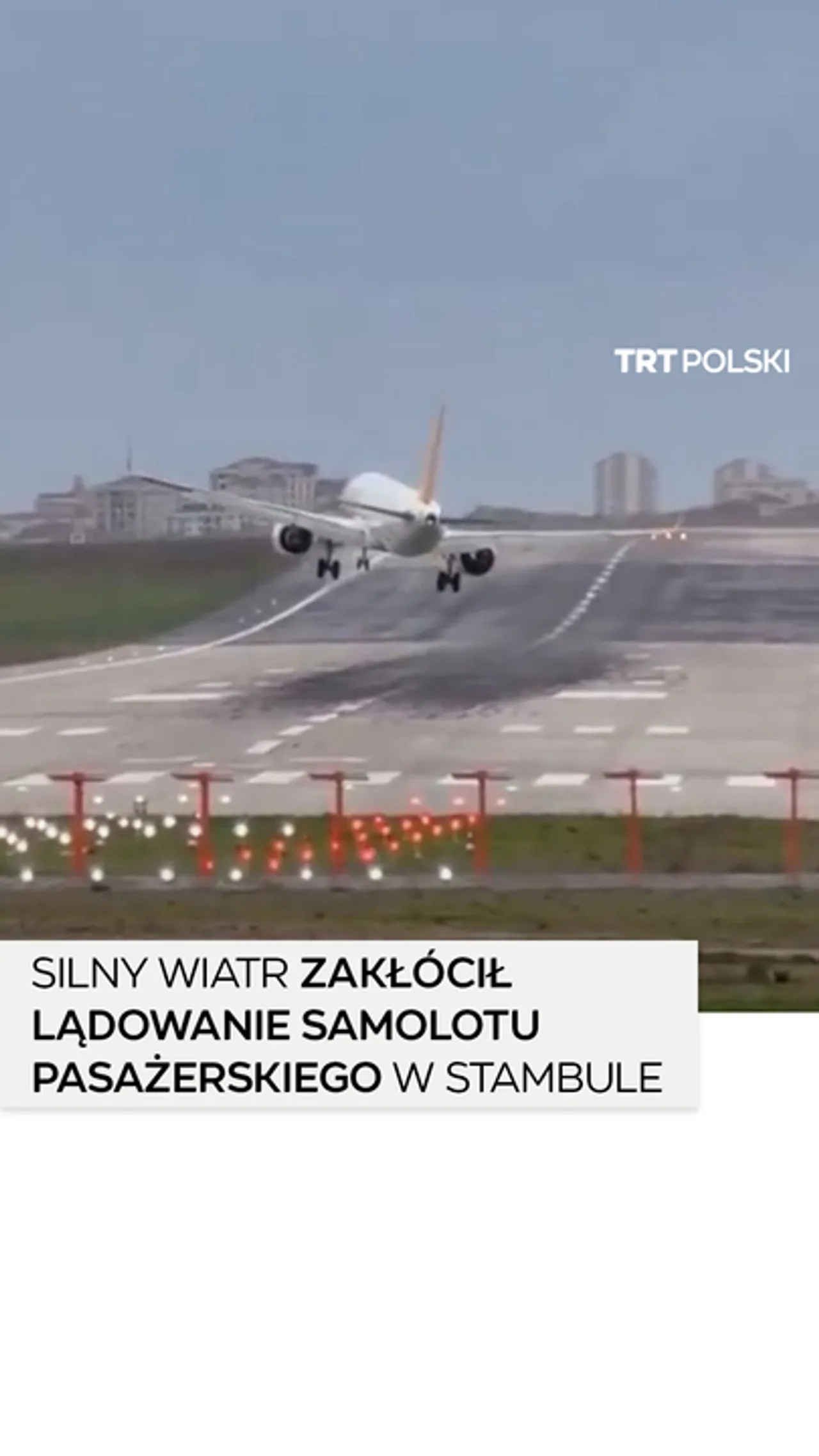 Samolot przerwał lądowanie z powodu silnego wiatru na lotnisku Sabiha Gokcen w Stambule
