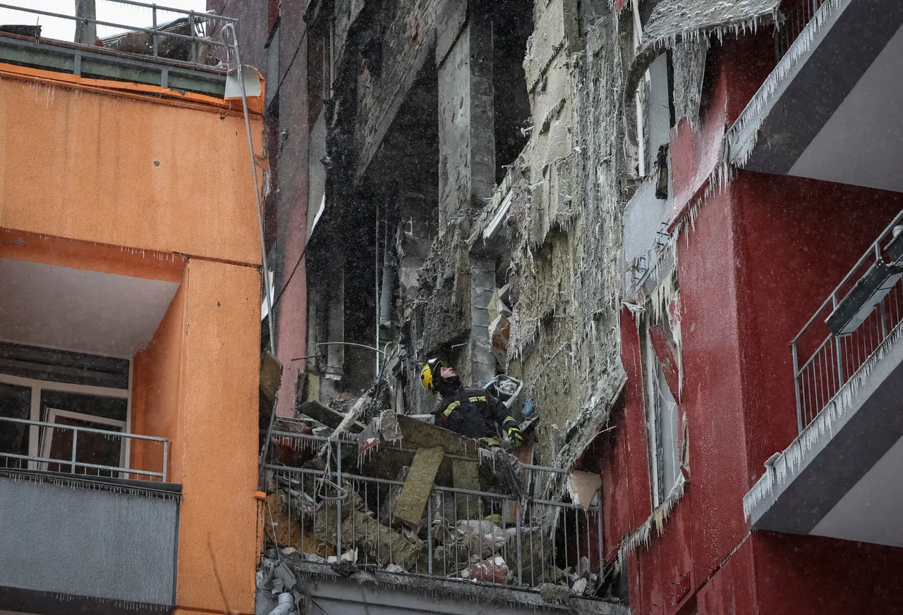 Зеленски: Русија со 242 дронови, 13 балистички ракети и Oрешник ја нападна Украина синоќа