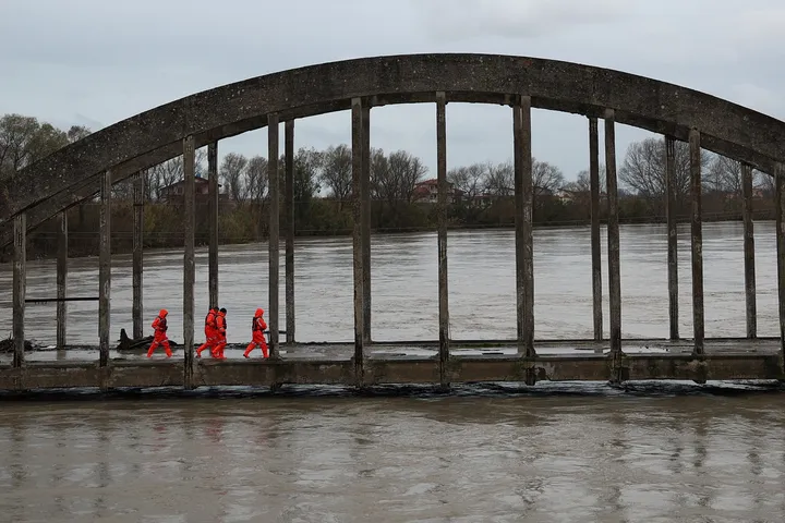 Moti i keq në Shqipëri, MM-ja: Banorët e zonave të prekura të shmangin lëvizjet e panevojshme