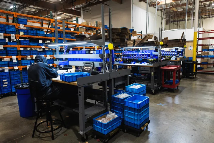 Paradox in Belgische economie: Consument optimistisch, maar bedrijven slaan alarm over ‘economie op