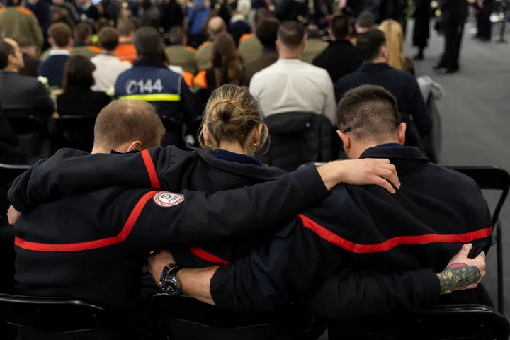 Caricature scandaleuse sur Crans-Montana: Charlie Hebdo visé par une plainte en Suisse