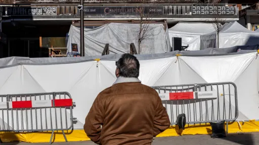 Su­vlasnik švicarskog bara priveden nakon požara u kojem je poginulo 40 ljudi