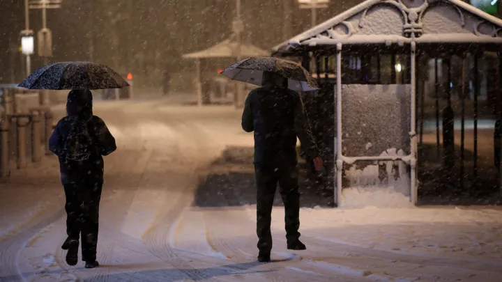 Tempestade Goretti atinge França e Reino Unido, deixando milhares de pessoas sem eletricidade