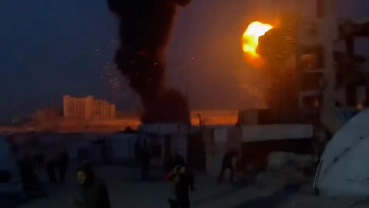 13 شهيداً فلسطينياً بينهم طفلان شقيقان في قصف خيام ومدرسة بغزة