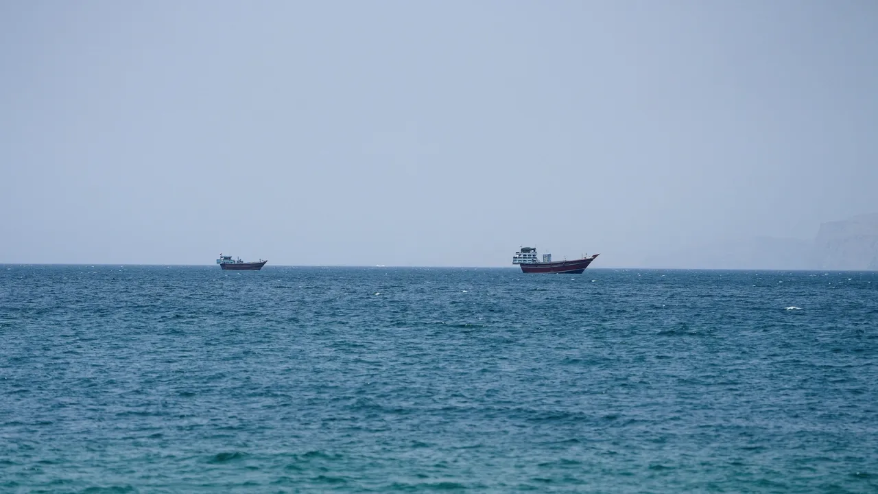 AQSh harbiylari Ummon ko‘rfazida yuk kemasiga zarba berdi