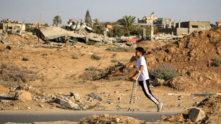 غزة.. مركز حقوقي: 10 آلاف طفل فقدوا ساقاً على الأقلّ و13% من سكان القطاع ضحايا الإبادة